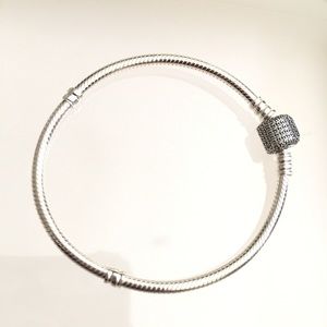 New Pandora signature crystal clasp bracelet 19 cm